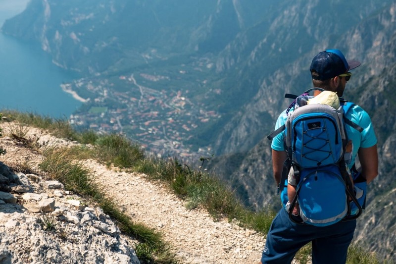 Nosidełko Dromader KANGOO – trekking w górach z maluchem