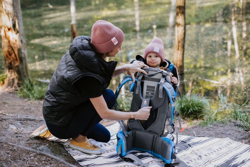 Nosidełko KANGOO – praktyczna kieszeń, wentylacja i regulacja pasów