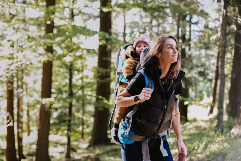 Bezpieczne i komfortowe – zakładanie nosidełka Dromader KANGOO