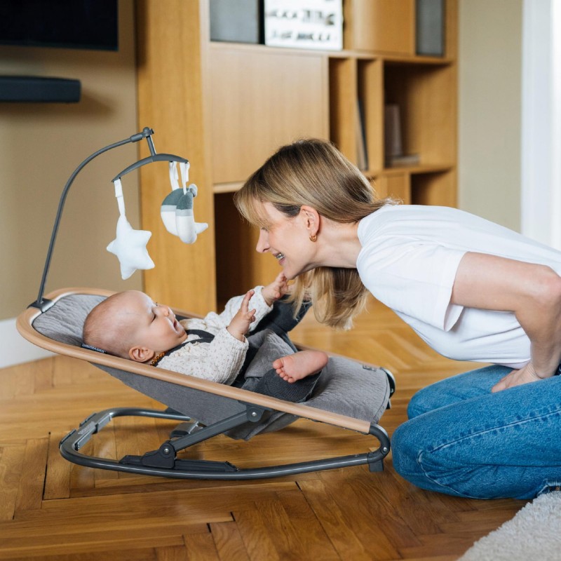 Zabawa i rozwój – pałąk z zabawkami w zestawie z bujaczkiem Dromader Raccoon